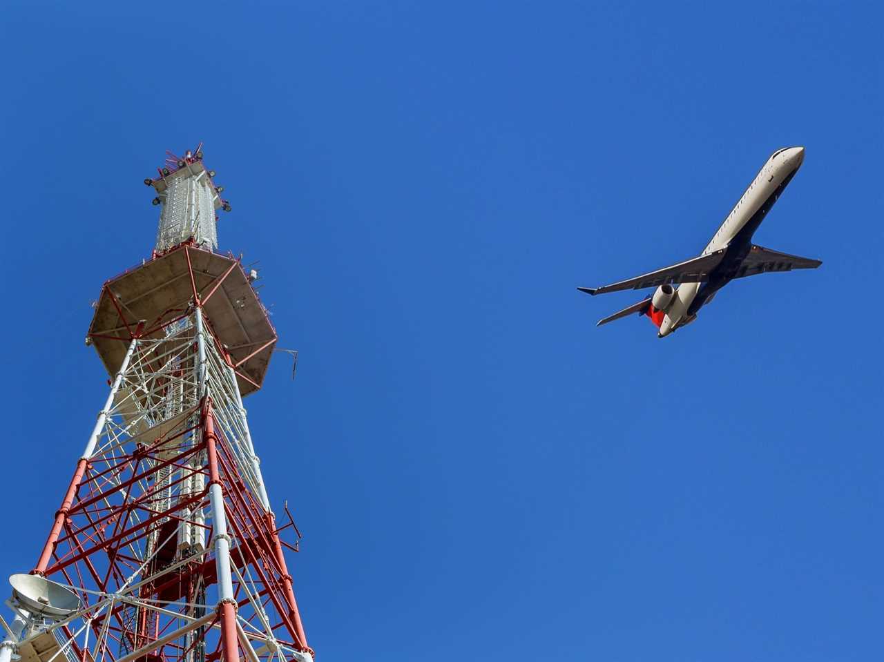 Airplane cellular tower